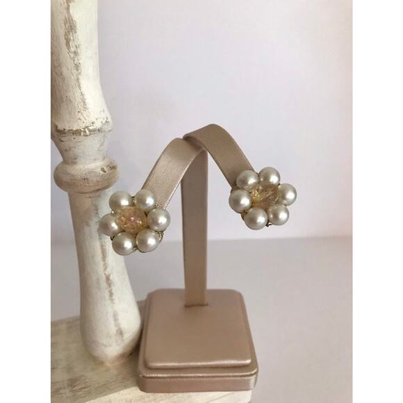 Vintage Clip On Earrings Classic White Mid Century Faux Pearl Beaded Clusters - Picture 2 of 6